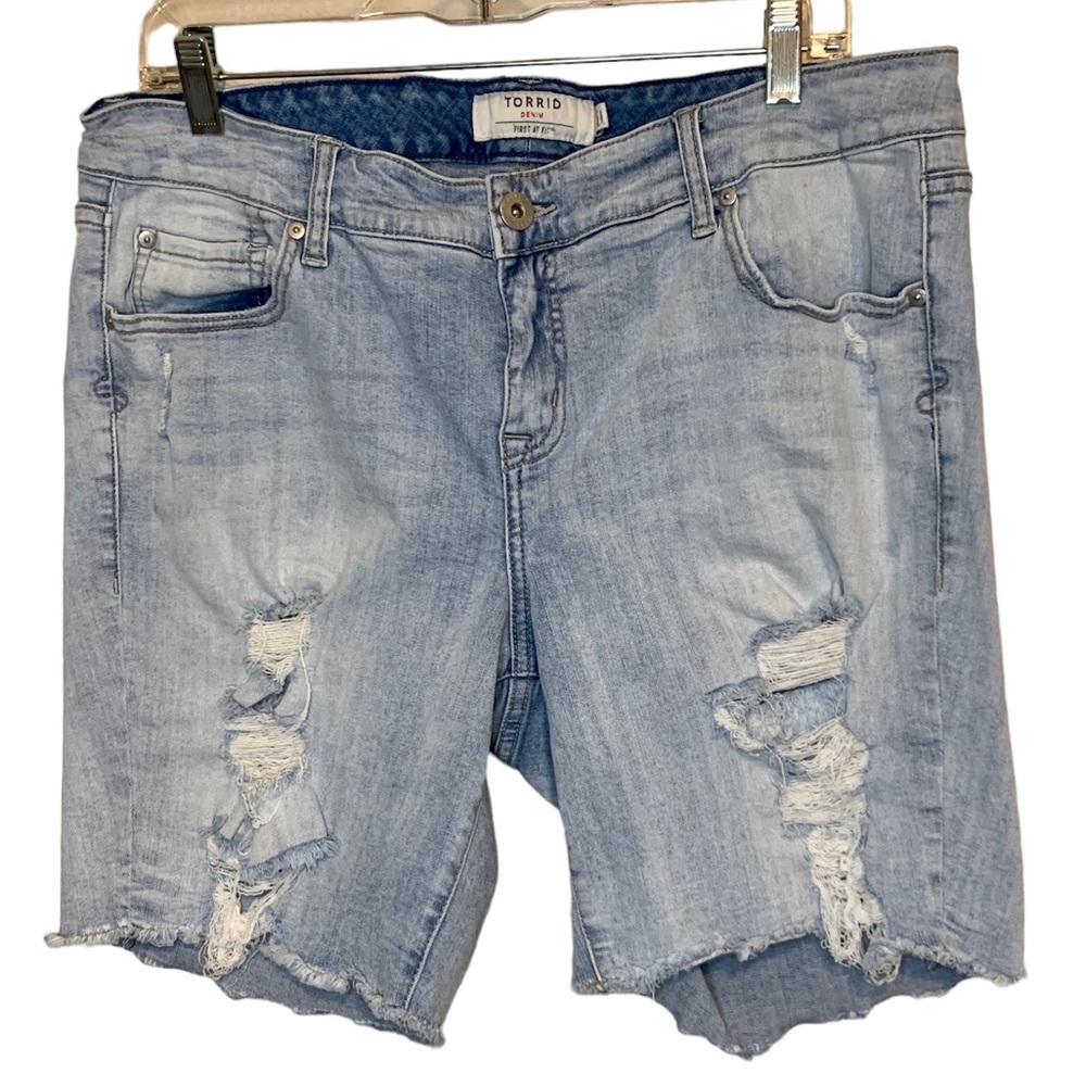 Torrid Distressed Bermuda Denim Jean Shorts Ripped Holes Blue Size 16.